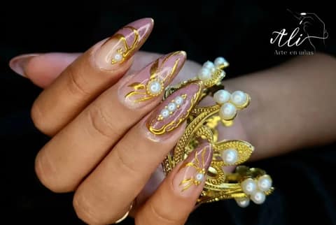 Ali arte en uñas