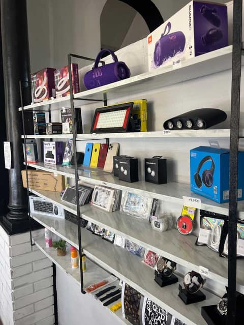 EL ARCA(technology store)